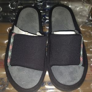 BNWOT Isotoner sandal slippers